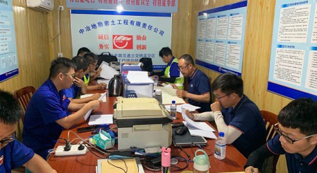 總監(jiān)辦組織召開魯山大道—張辛路立交橋采空區(qū)治理工程8月份工地會議