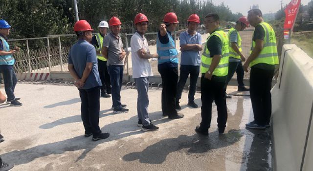 改建辦、質(zhì)監(jiān)站聯(lián)合組織對(duì)膠海線進(jìn)行檢查