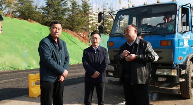 淄博市交通運輸事業(yè)服務(wù)中心改建辦對膠海線進(jìn)行檢查