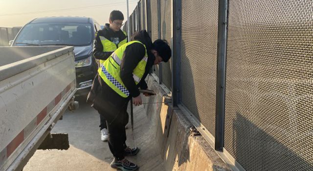 文昌湖區膠濟鐵路上跨橋護欄改造工程現場交接