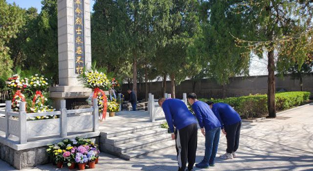 博山區(qū)工業(yè)一路、沿河?xùn)|路項(xiàng)目總監(jiān)辦 組織傳承紅色基因、清明祭英烈活動(dòng)