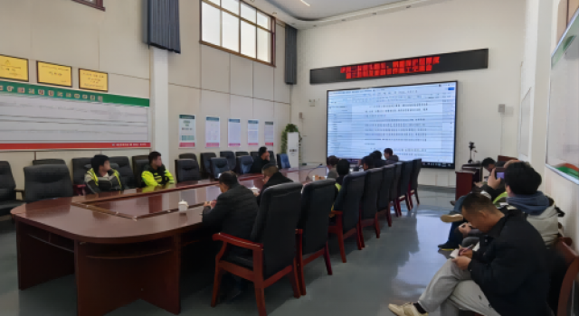 濟(jì)菏二標(biāo)召開(kāi)橋頭跳車、鋼筋保護(hù)層厚度施工控制及重新首件施工交底會(huì)