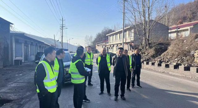山西省公路局臨汾分局組織對第一總監(jiān)辦及所管轄的第一、二標段進行檢查