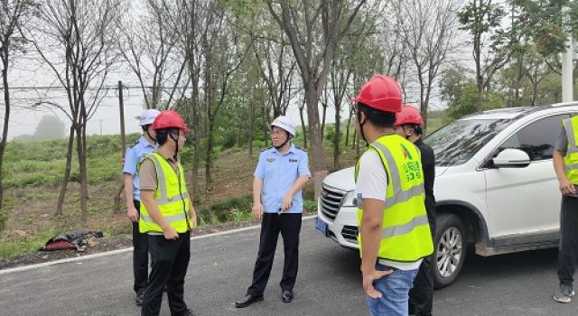 青島市交通執(zhí)法支隊組織對G309中修項目進行專項執(zhí)法檢查